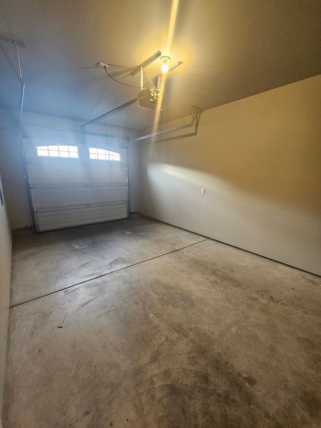 Building Photo - 1803012