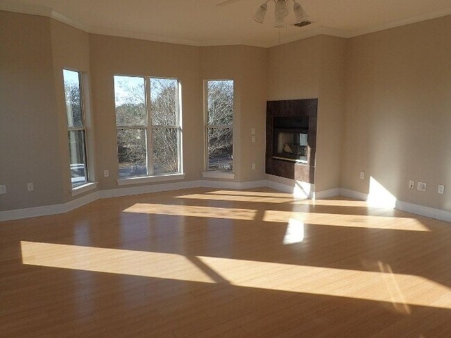 Building Photo - 9047 Orlando Ave