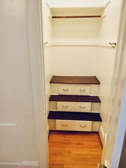 Closet - 11 Rowley St