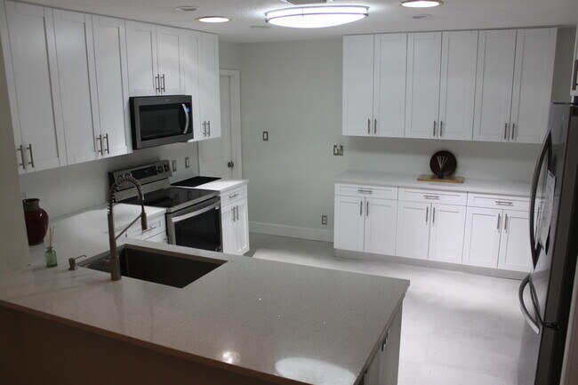 Building Photo - 1518 Primrose Ln