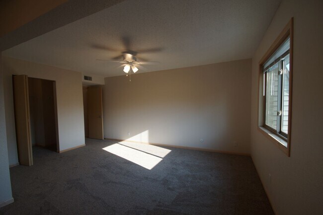 Building Photo - Newly Renovated Top-Floor One-Bedroom with East-Facing Balcony