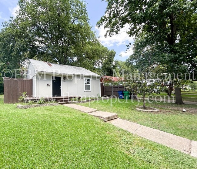 Primary Photo - 109 Kirven Ave