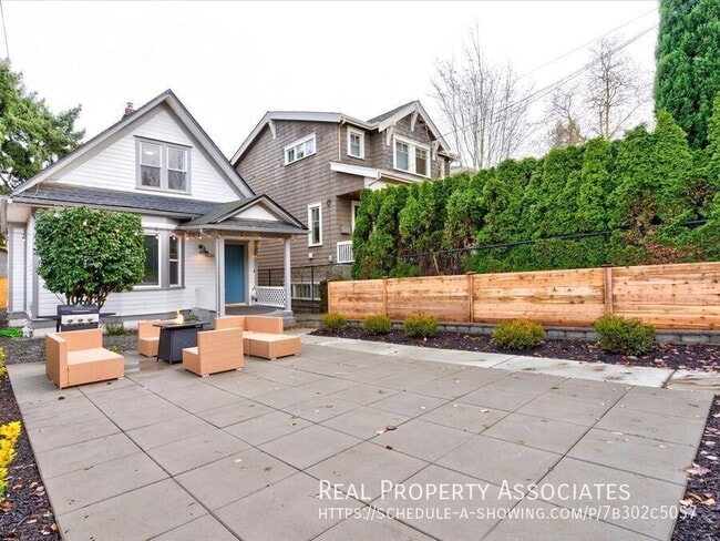 Building Photo - 1626 39th Ave E