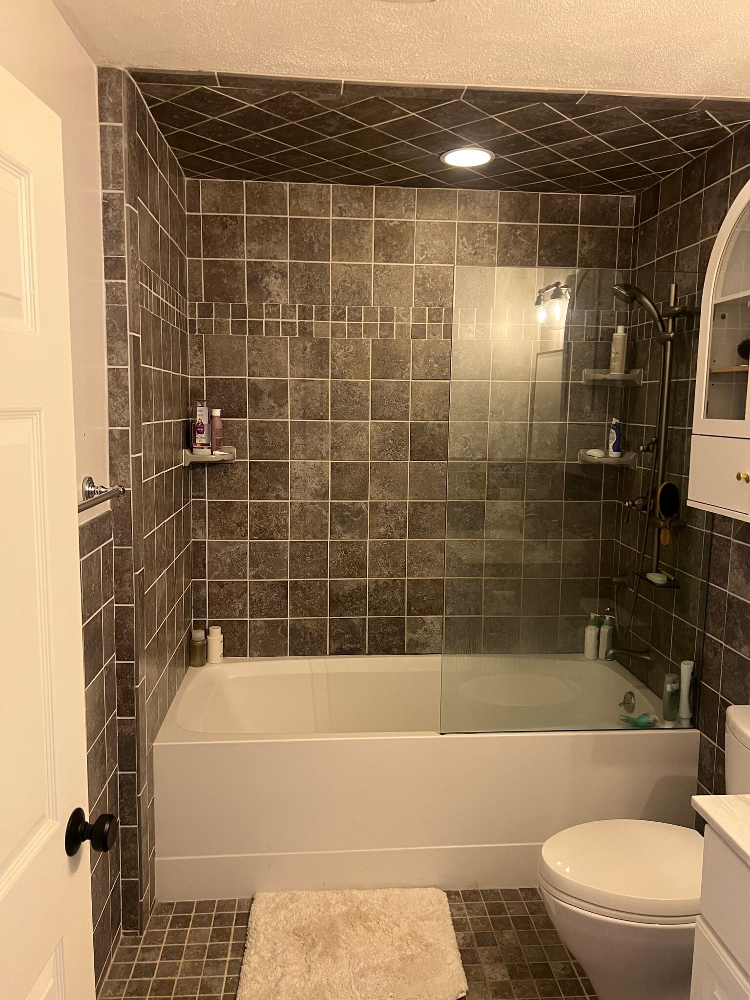 Full Bathroom - 15 Olney St