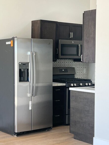 Building Photo - 2869 Ridgeway Dr