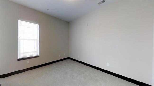 Building Photo - Updated Loft Apartment in the Heart of Dow...