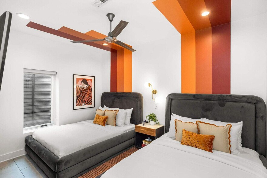 Building Photo - 1716 8th Ave S