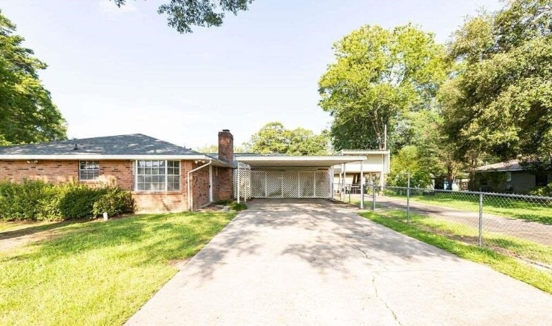 Building Photo - 302 Robbie St