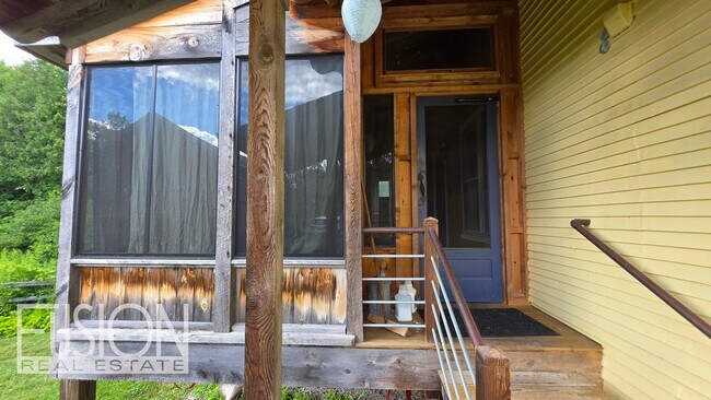 Building Photo - 928 Mt Philo Rd