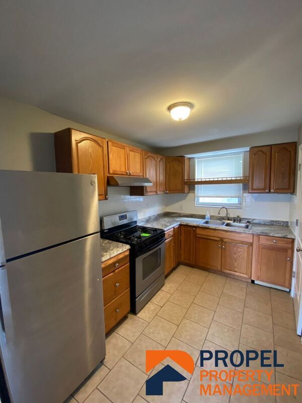 Building Photo - 1537 Chandler Ave