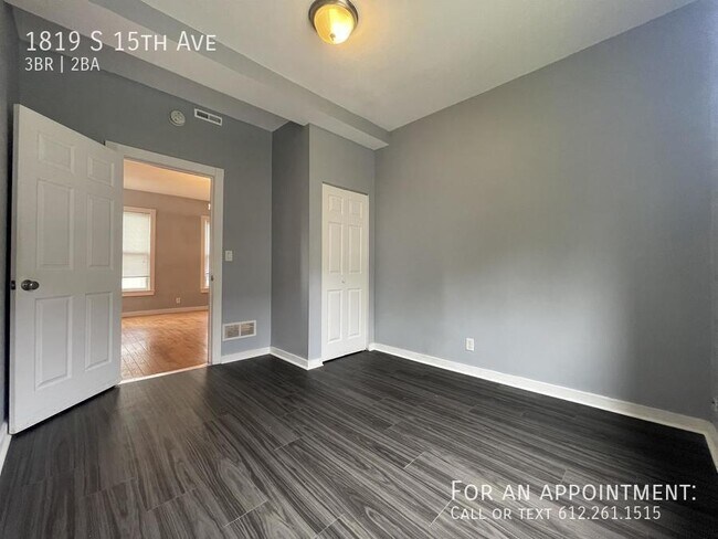 Building Photo - 1819 15th Ave S