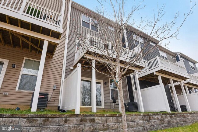 Building Photo - 1306 Hawk Hollow Dr