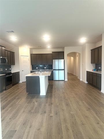 Building Photo - 655 Divine Gardens Dr