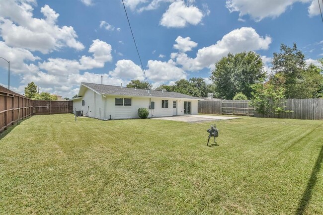 Building Photo - 3215 Rockyridge Dr