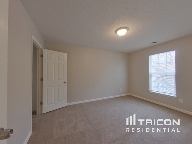 Building Photo - 8605 Appledale Dr