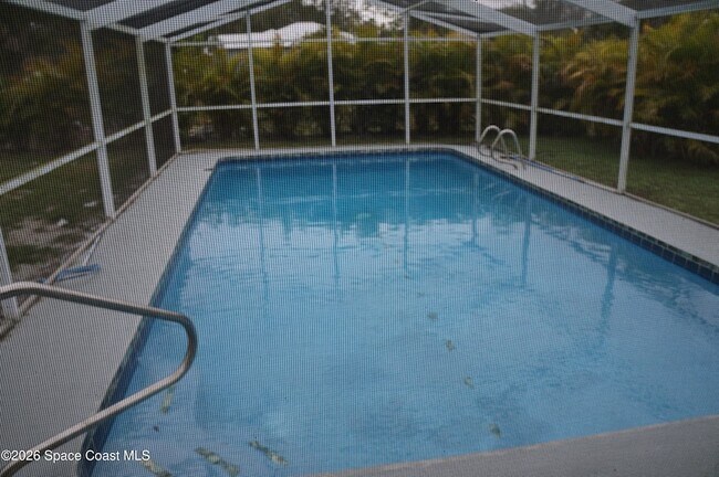 Building Photo - 483 Church St