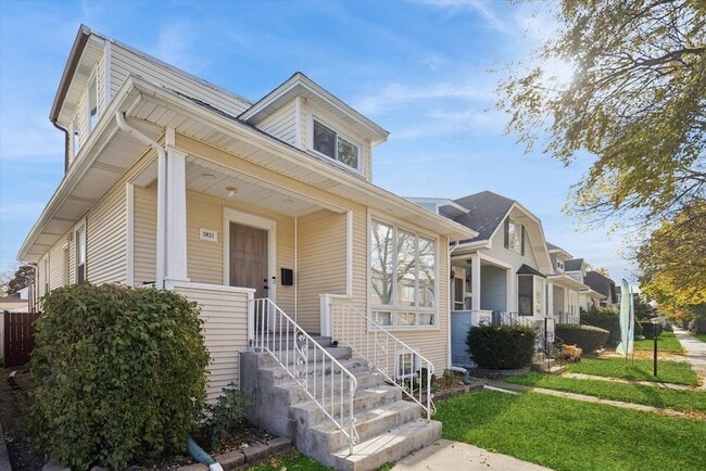 Primary Photo - 3831 N New England Ave