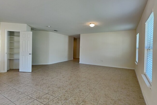 Building Photo - 14625 Briarcrest Dr