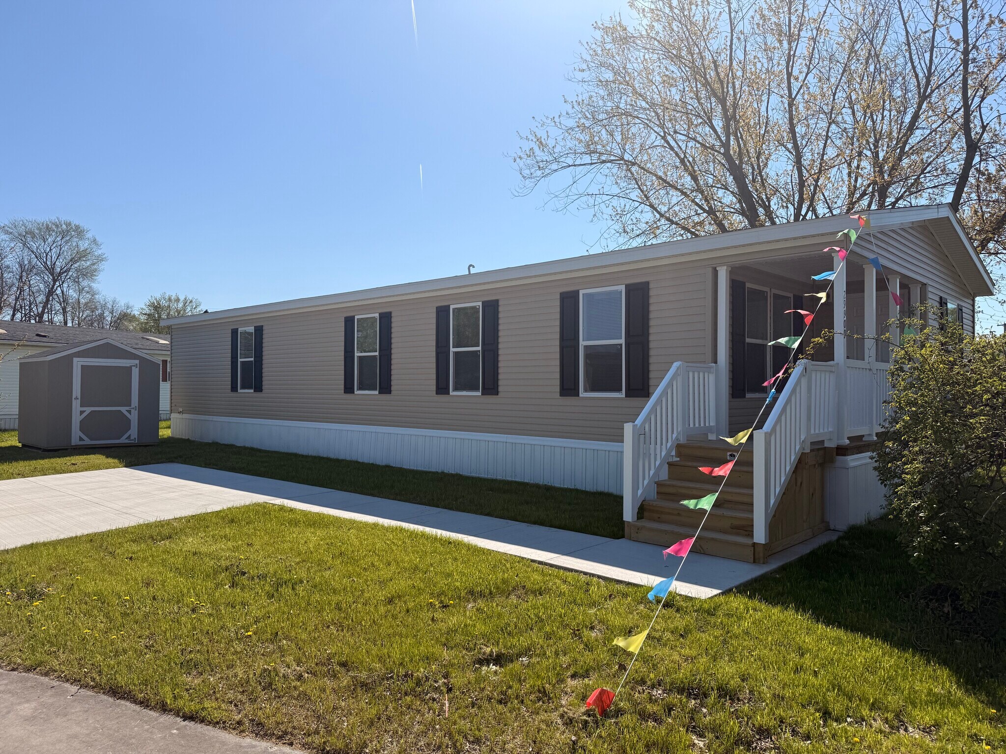 Building Photo - 29909 Flushing Dr