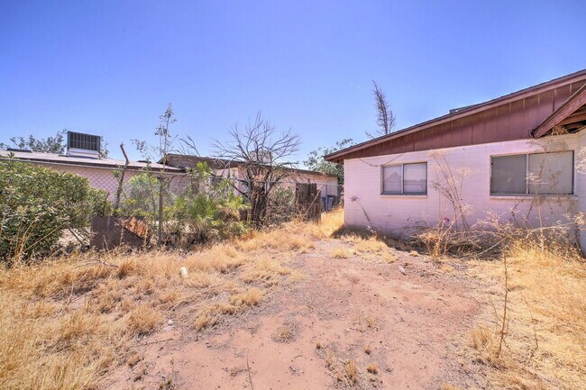 Building Photo - 373 N Williams St