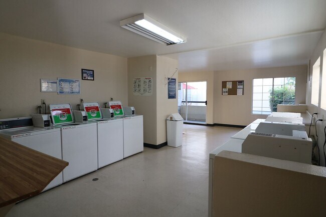 Building Photo - 1/Bed. Condo in Woodland Hills, Warner Center !!