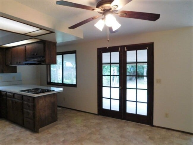 Building Photo - 3Bd/2Ba Single Story House - Available Soon!