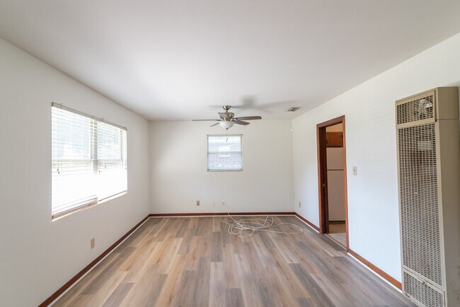 Building Photo - 1818 Dawsey St