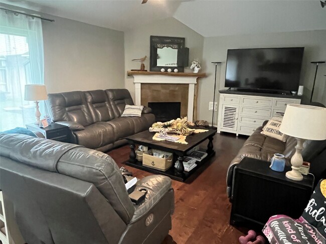 Building Photo - 15522 Valley Plum Ct