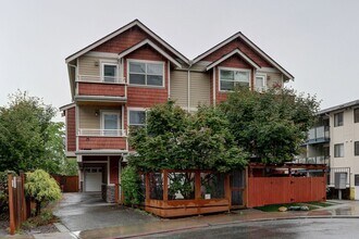 Building Photo - Grand 4 bedroom /2.5-bathroom Townhome w/ Sweeping Views of Lake Union & Cascades!