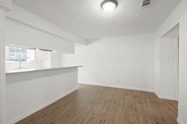 Building Photo - 24607 Green Moss Dr