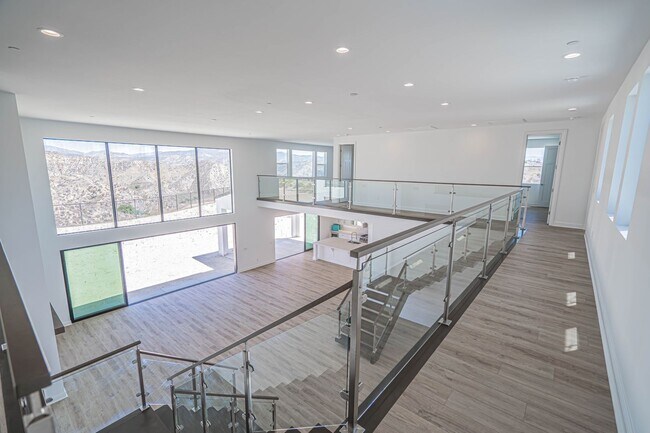 Building Photo - Spacious 5-Bedroom Home with Community Ame...