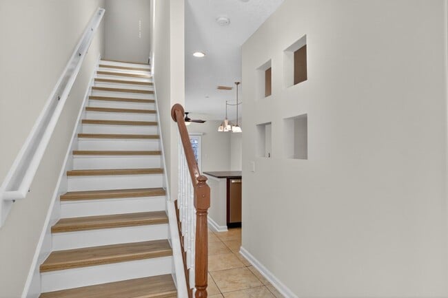 Building Photo - 11274-11271 Estancia Villa Cir