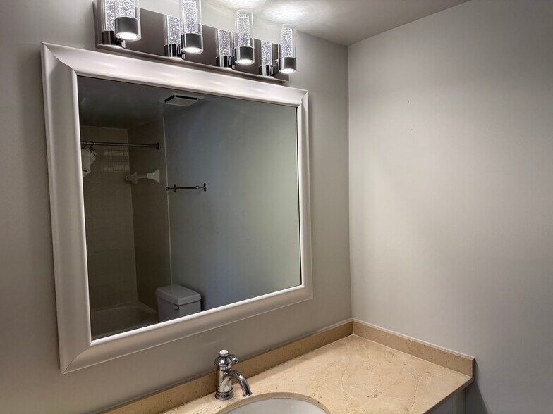 Building Photo - 10101 Grosvenor Pl