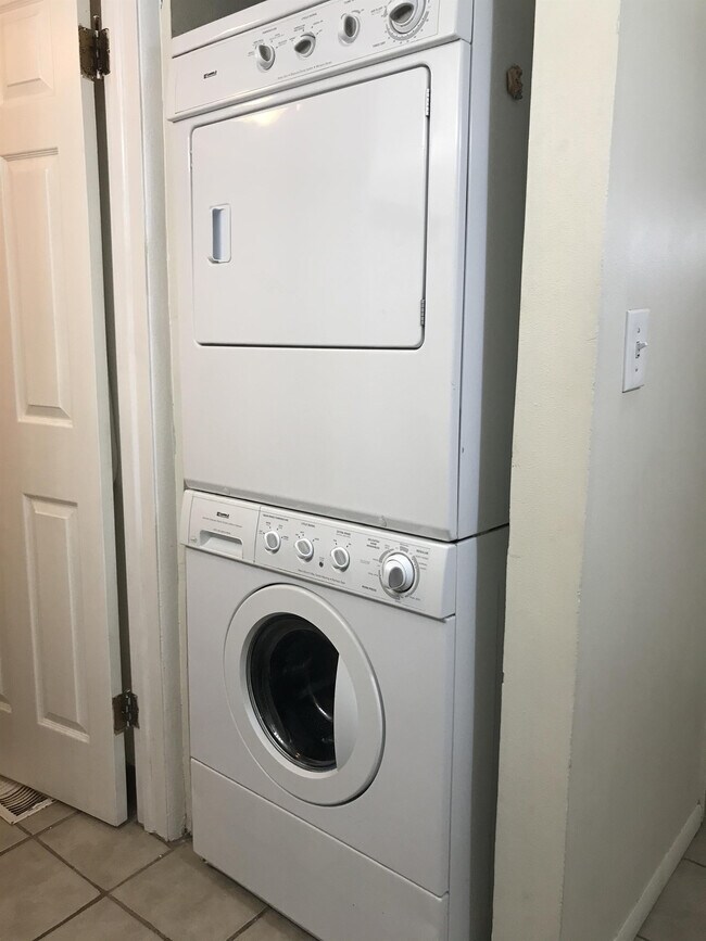 Building Photo - 1080 E 450 N