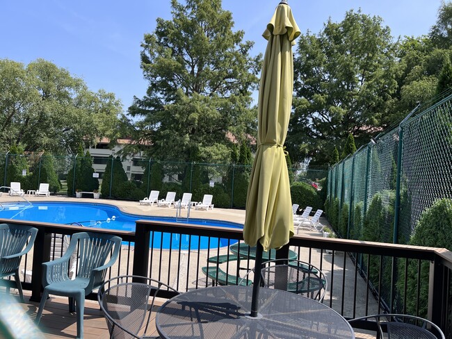 Free access to pool and clubhouse - 2127 Melrose Dr