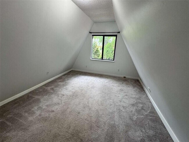 Building Photo - 2475 Hawk Creek Trail