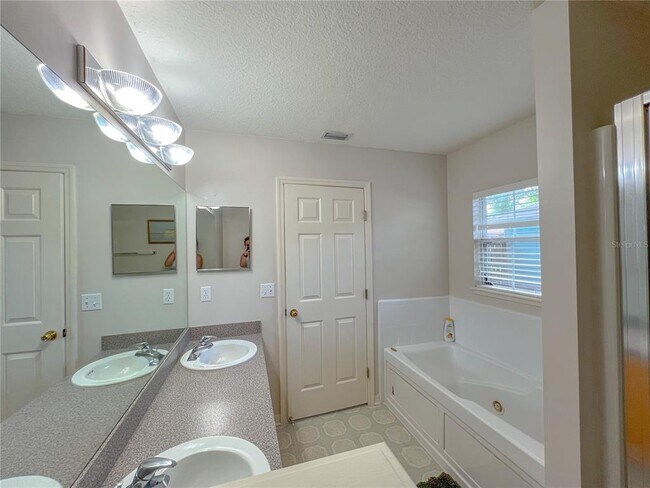 Building Photo - 6725 SW 83rd Terrace