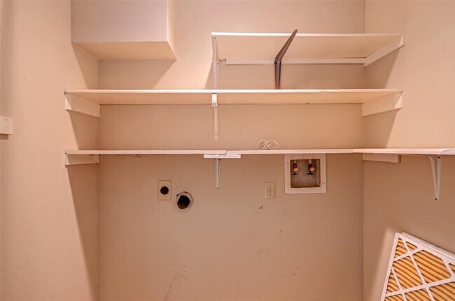 Building Photo - 1926 Augusta Dr