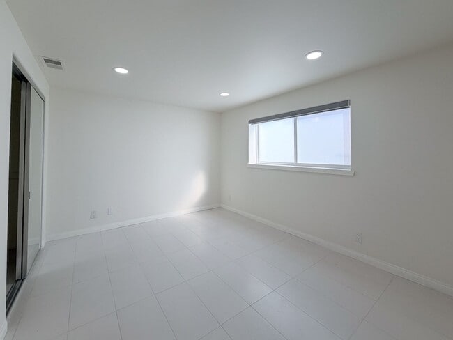 Building Photo - 500 Ocean Dr