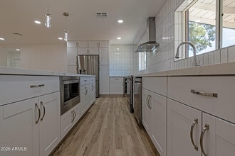 Building Photo - 3035 E Heatherbrae Dr