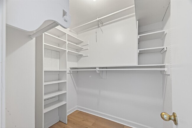 Building Photo - 9011 Landsdowne Dr