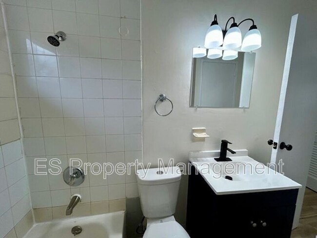 Building Photo - 4948 Patricia St