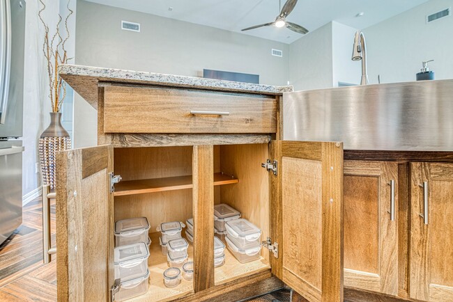 Building Photo - Eastside area for Short or Long Term Renta...