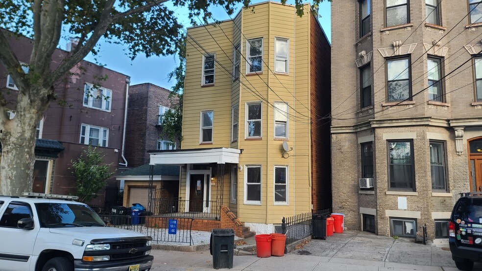 Building Photo - 476 GREGORY Ave