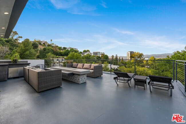 Building Photo - 3712 Broadlawn Dr