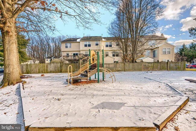 Building Photo - 215 Gracecroft Ct