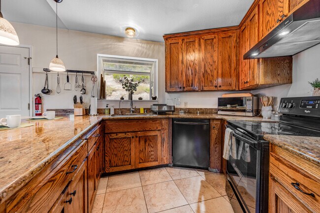 Building Photo - 323 Bodmer Ln