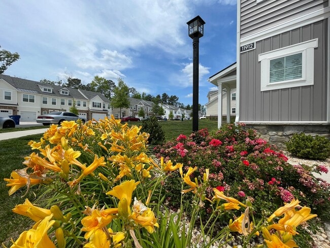 Building Photo - Heron | 3 Bed 2.5 Bath | Garage | 1800 sf | $2726-$2999 | 8, 9, 10, 12, 14, and 15 month lease terms