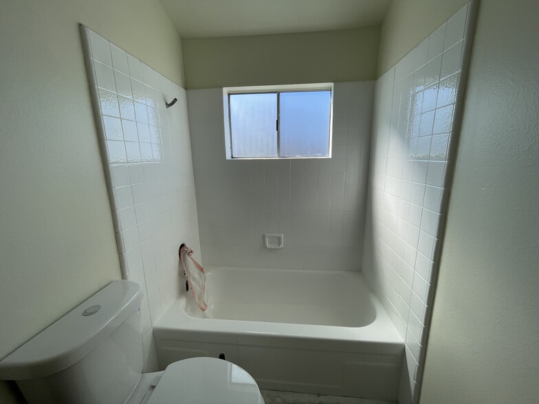 Building Photo - 28164 Robin Ave