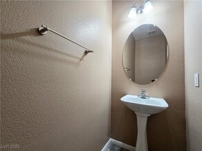 Building Photo - 10865 Wallflower Ave